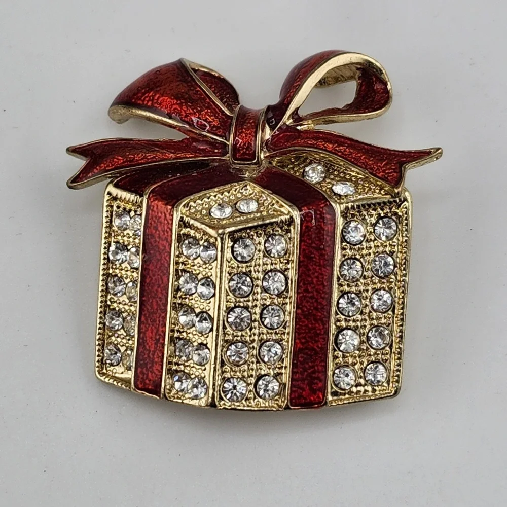 UNSIGNED DESIGNER STYLE CRYSTAL RHINESTONE CHRISTMAS GIFT BOX/ PRESENT BROOCH‎